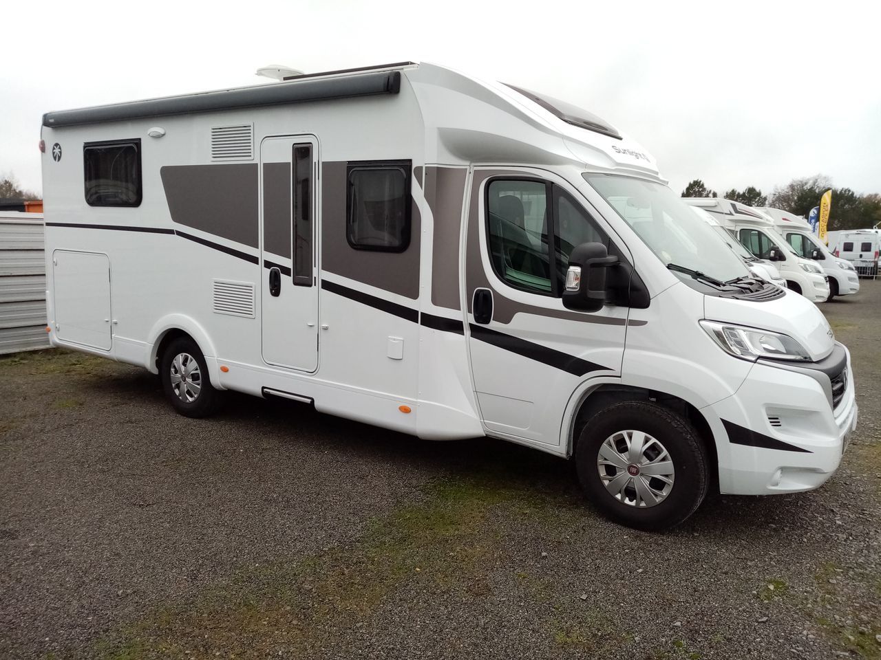 Camping-car SUNLIGHT T 69 ETAT NEUF PRM 3400 KM